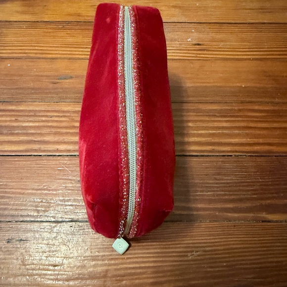 New Chanel Luxurious Red Velvet Cosmetic Case - Picture 2 of 4